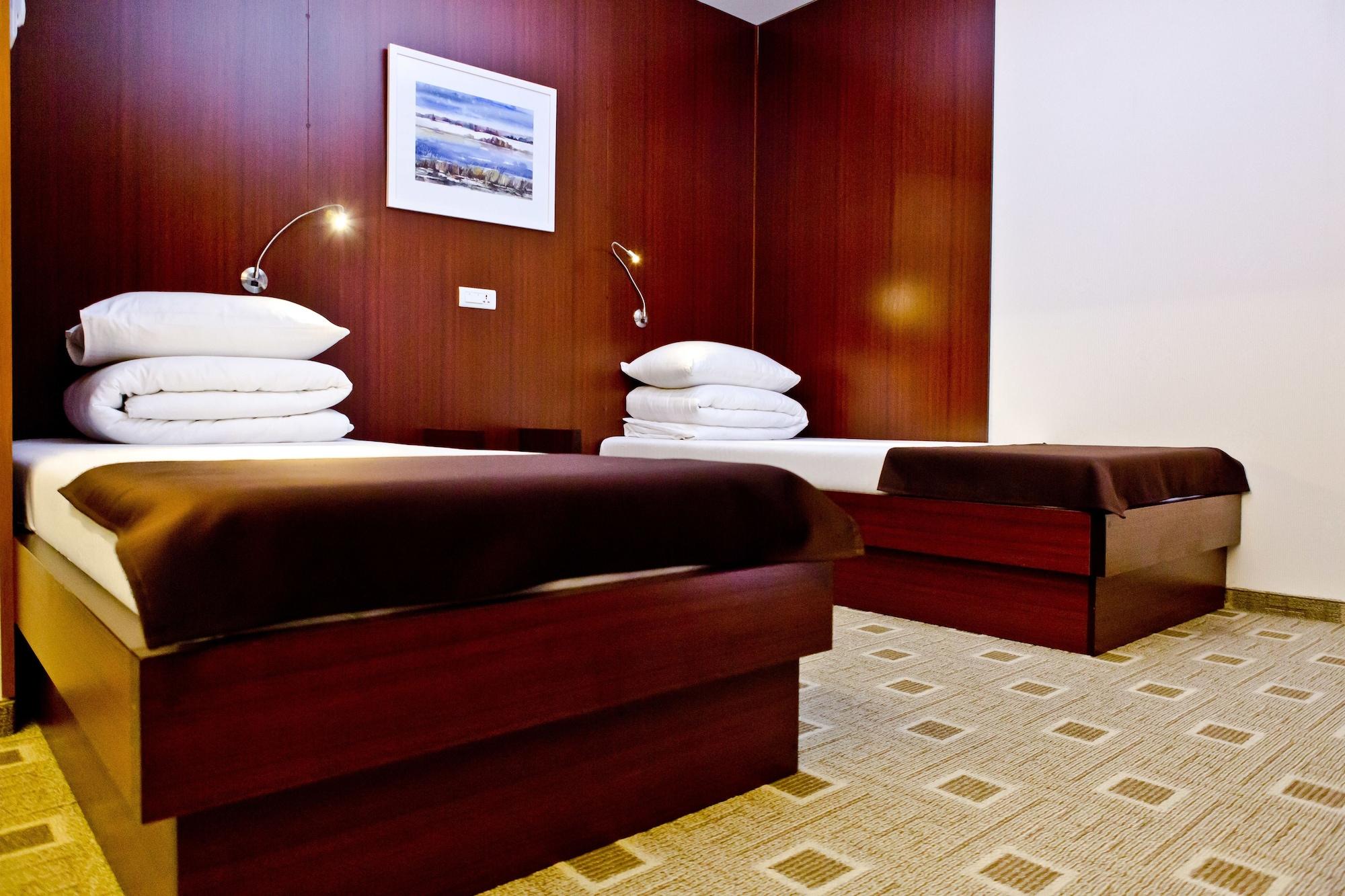 Hotel Olsi Chisinau Bagian luar foto